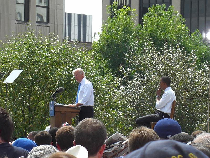Obama and Biden in Springfield IL 022.jpg